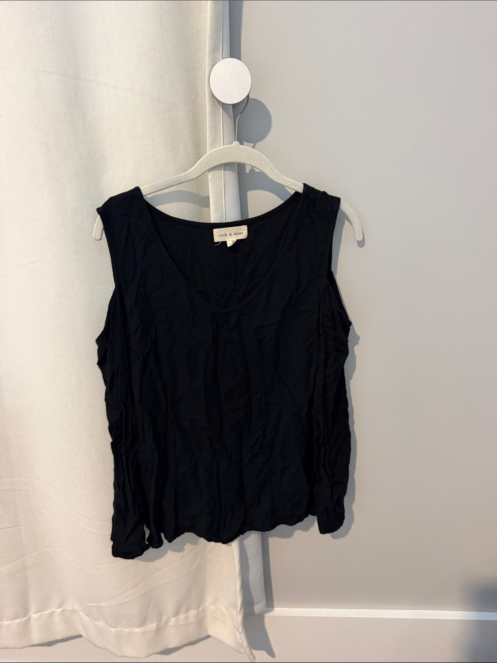 cloth & stone Black Cold-Shoulder V-Neck Tank